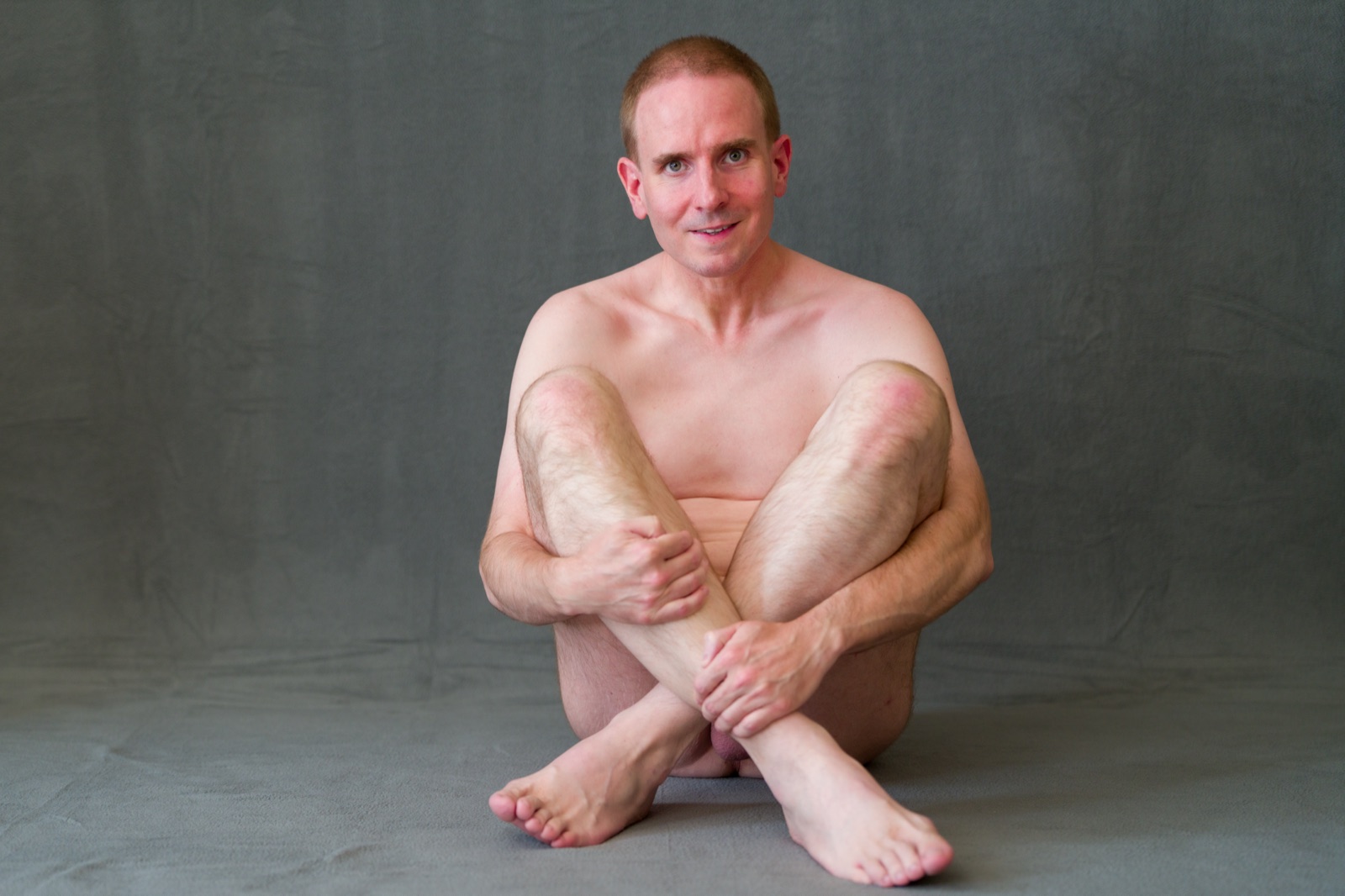 SJ Nude sitting with knees pulled in, fully nude, San Jose studio